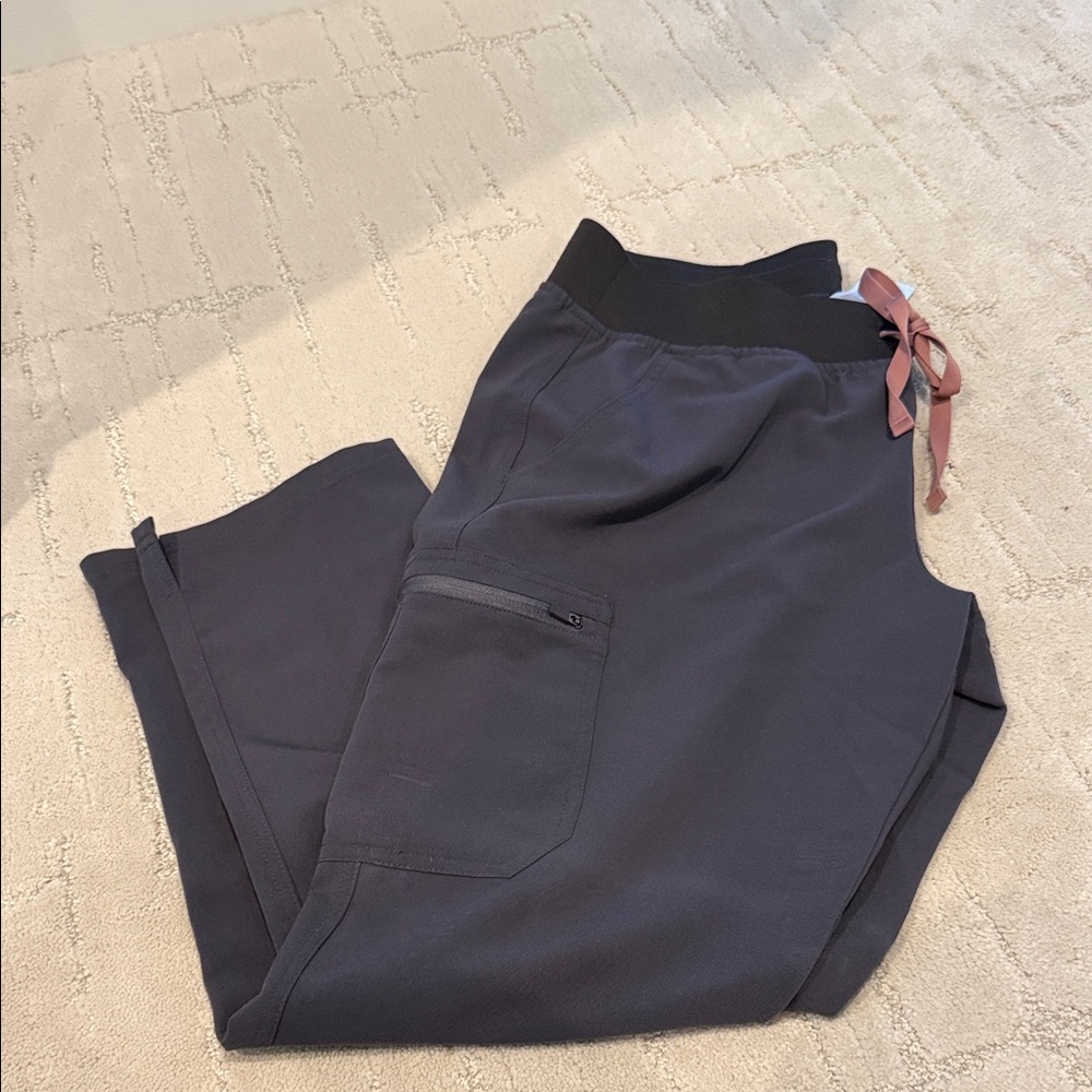 FIGS Charcoal Scrub Bottoms - Size Large Petite